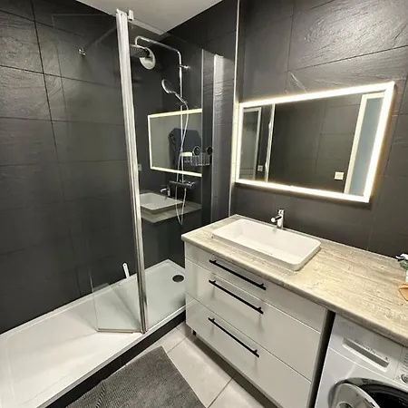 A - Une Chambre Dans Un Meuble Et Equipe - Clinique De La Sauvegarde - Location Courte Duree * 리옹