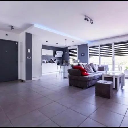 A - Une Chambre Dans Un Meuble Et Equipe - Clinique De La Sauvegarde - Location Courte Duree * 리옹